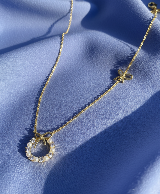 Bow & Pearls Wreath Necklace
