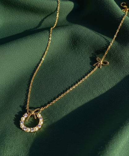 Bow & Pearls Wreath Necklace