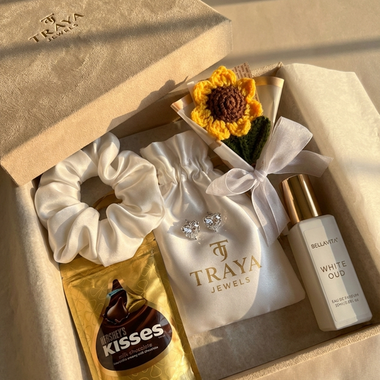 Traya Classic Love Hamper